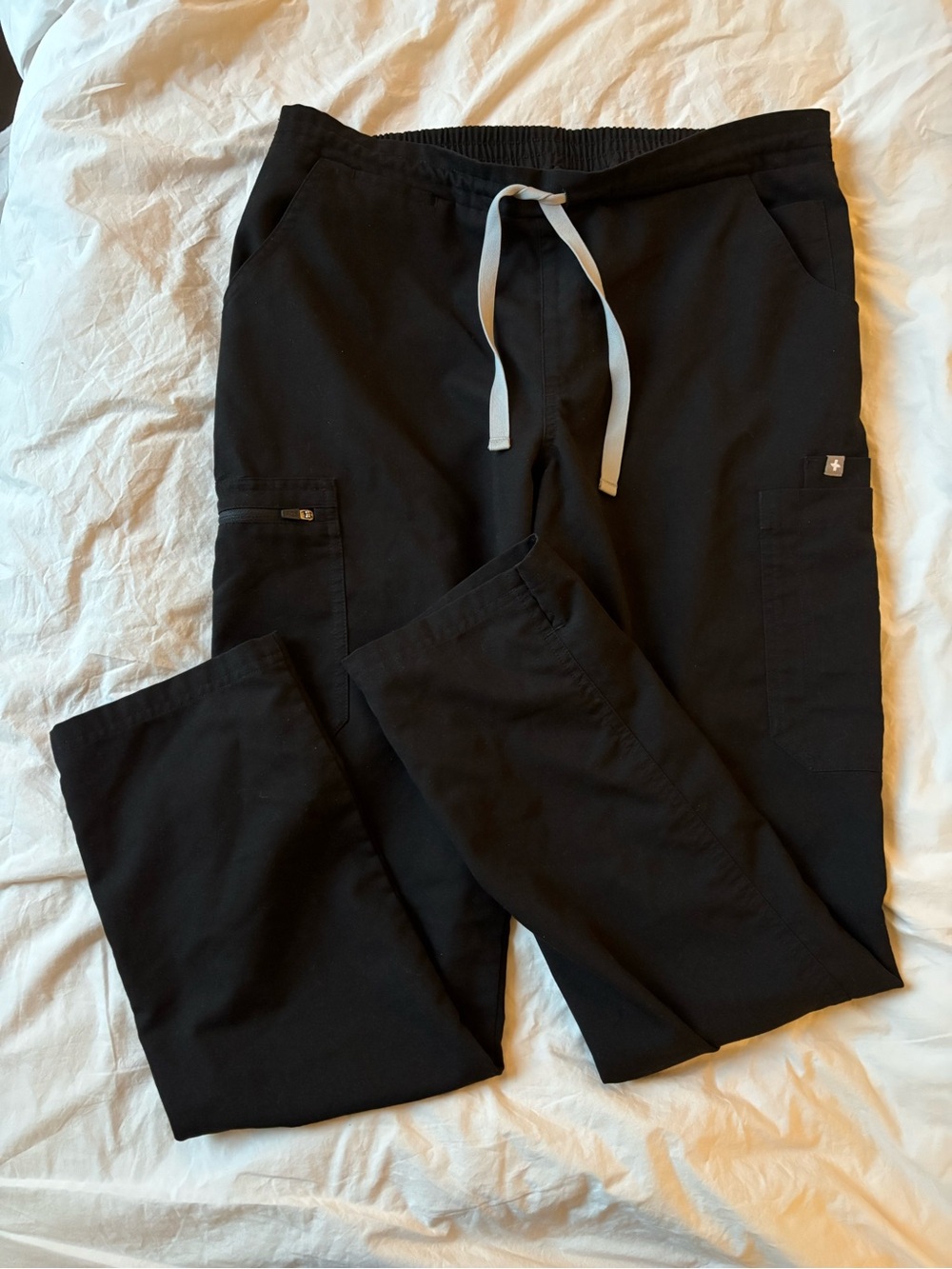 Figs Yola Straight-Leg Scrub Pant - Black with Gray Drawstring - Picture 3 of 4